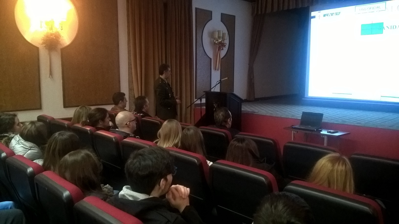 Visita alumnos de secundaria al CG FLO y Palacio de Capitanía - Imagen 2